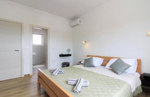 New modern villa Gogo with private pool near the beach and town of Pula by WiiBuk - Foto 50