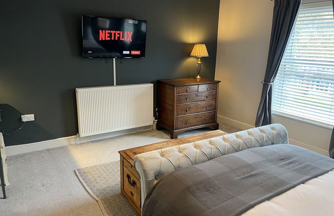 Luxurious Victorian Villa With Parking, Sleeps six - Photo 6