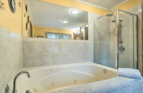 Pet Friendly Home with Hot Tub, Patio and Game Room! - Foto 18