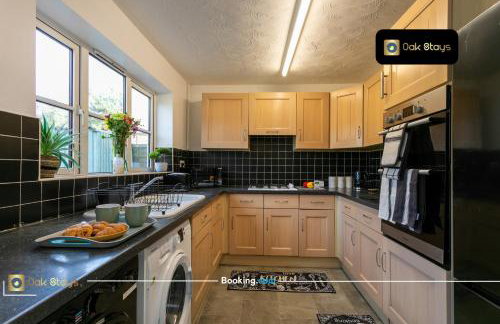 Quick Deals l 5 Bedroom l Sleeps 10 l Parking l Ideal for Groups l Oak Stays Short Lets & Serviced Accommodations - Foto 65