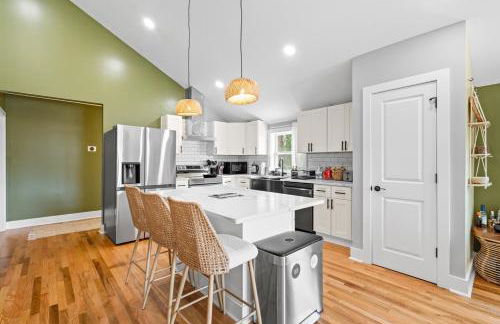 Boho 5BR Modern Villa w Hot Tub, Grill, Patio and Backyard - Foto 16