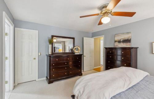 Exquisite 5-BR Estate on 7 Acres with Private Pond - Foto 20