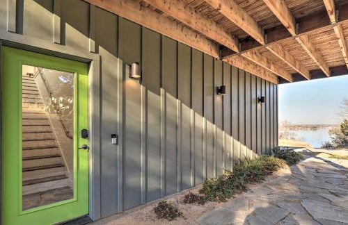 Lake Granbury Views and Game Room! Modern Escape - Foto 28