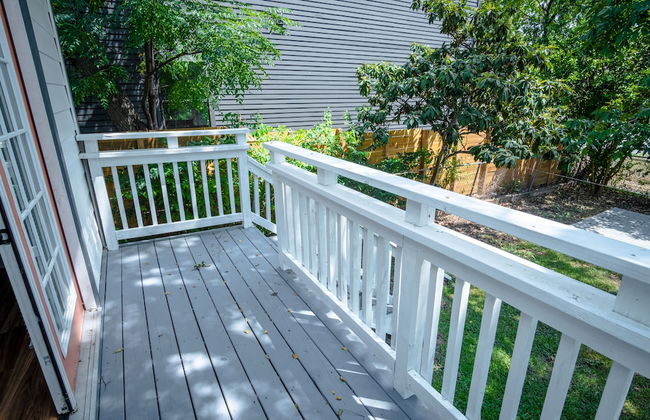 Downtown Remodeled Cozy 2br/1ba Home Sleeps 8 - Photo 27