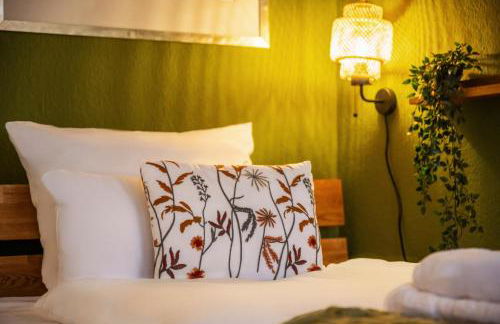 MAISUITES Sperling - Zentrale Ferienwohnung mit Boxspringbett, Kaffeevollautomat, WLAN & seitlichem Seeblick - Foto 15