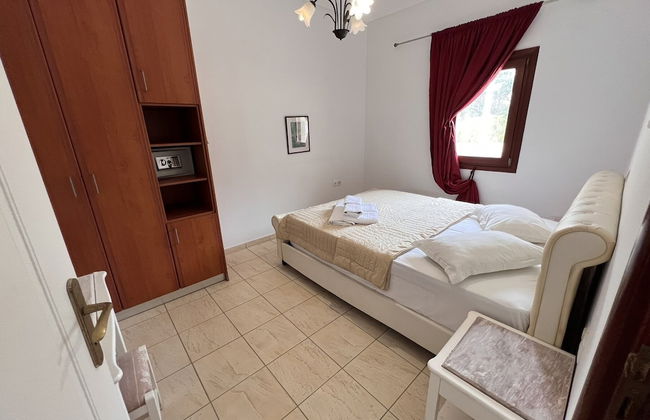 Birds Villa Apartments with Heated Pool - Including Car and Breakfast - Photo 24