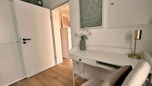 Sonnenplatz mit Parkplatz - Zentral und Elegant - Foto 5