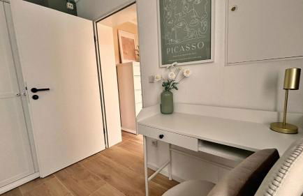 Sonnenplatz mit Parkplatz - Zentral und Elegant - Foto 5