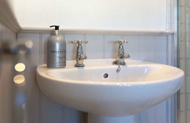 Jasmine Cottage-2BD in Heart of Bourton - Photo 49