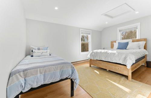 Family Getaway Walkable to Town - Foto 30