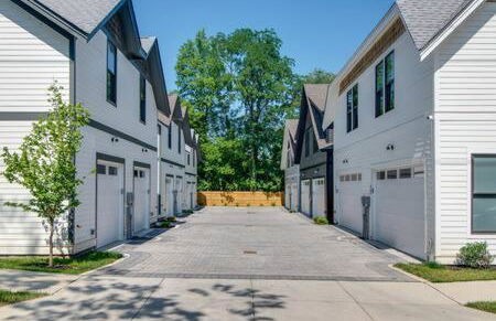 Modern East Nashville Retreat, Walk to Local Faves, Cozy Living Space, Smart TVs & Fast WiFi, Full Kitchen, Garage & Workspace, Steps to Mas Tacos & Rosepepper, 10 Min to Broadway & Nissan Stadium, 24 Hr Hospitality - Foto 20