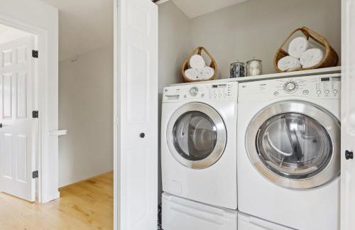 Midtown Modern - urban condo walkable to bars and beach - Foto 31