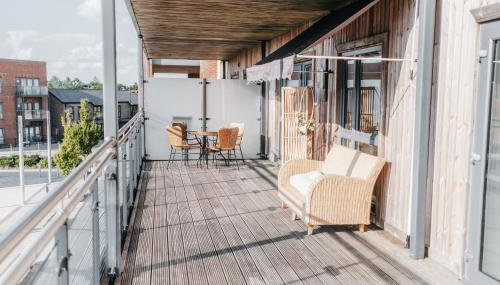 Oakgrove Apartment - 2 Bedroom with Terrance and private parking - Foto 2