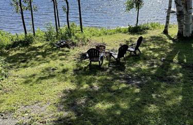 Magnificent Cabin Nestled Amidst Trees in Portage Lake, Maine - Foto 11