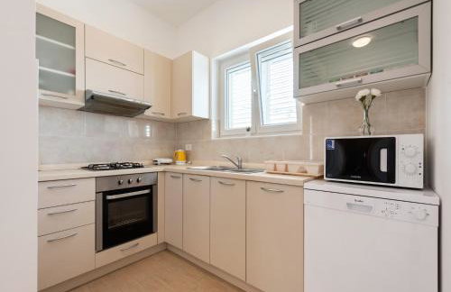 Simplistic Apartment in Neviđane near Sea - Foto 6