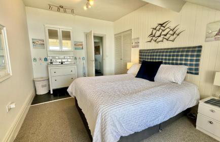 HEADLANDS-2 BED-SEA VIEW APARTMENT-TREARDDUR BAY - Photo 9