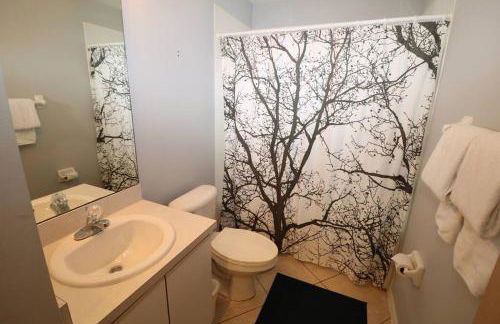 SPECTACULAR, NEW Professional Decor, Near Dis, NO Steps, Pool, Patio, LOW Rates! - Foto 127