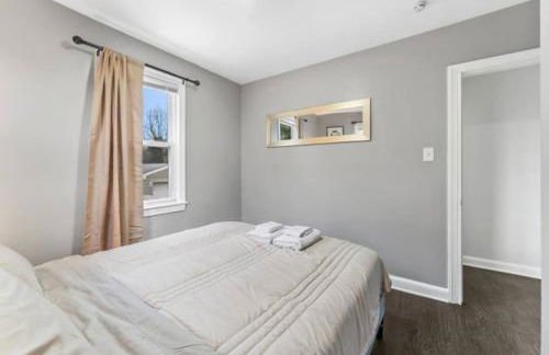 Two Dulles homes 1 price sleeps 16 w-EV parking - Foto 49