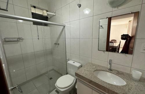 Aptos em condominio frente mar na praia de Taperapuã, atravessou a rua está na praia, aptos com 2 quartos com ar condicionado, internet privativa 300MBPS, 1 vaga de garagem, acomodam até 6 pessoas - Foto 39