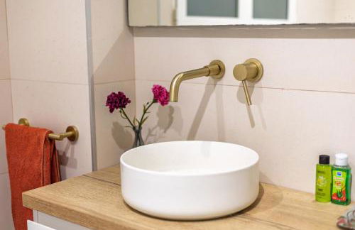 Casa Familiar 9 Pax, Smart TV, Centro, Playa, Café, AC - Foto 17