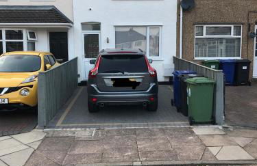 Oole 2 bed & en-suites house with parking near beach - Foto 2