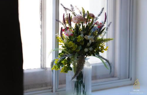 Modern 2BR Apartment - Prime Location Near Beach & Town - Sleeps 5 - Foto 28