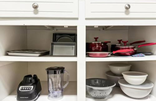 King Bed! Soaking tub! Fenced Yard w Screen Patio - Foto 23