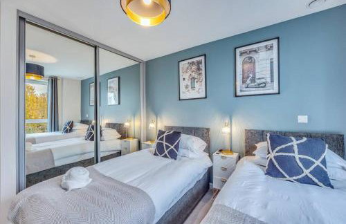 Beautiful Canal Side Apartment - City Centre - Balcony, Secure Parking, Self Check-In, Fast WiFi and Smart TV with Sky TV and Netflix by Yoko Property - Foto 10