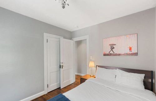 Massive 5BR Historic CozySuites House - Photo 33