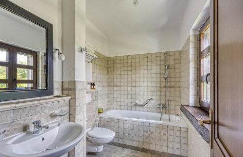 Villa Aryana With Pool - Happy Rentals - Foto 33