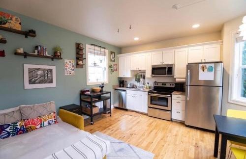 Adorable Cozy House with Parking and Loft! - Foto 31