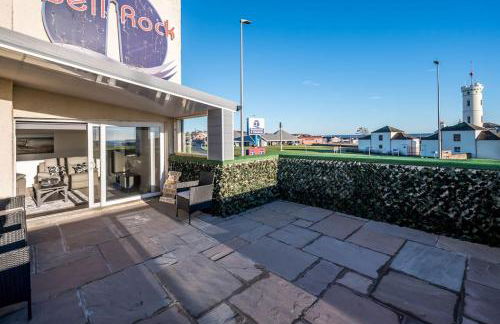 Sea View Luxury Apartment 3 bedrooms Free Parking - By Coast Apartments - Photo 28