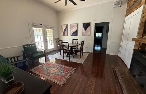 Charming 2-Bedroom 1 Bath Near Everything - Foto 13