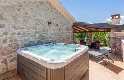 Stunning Home In Svet Vid Dobrinjski - Photo 3