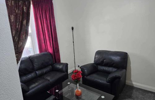 House - Sleeps 8 - Garden - Short Walk to Station - Foto 19