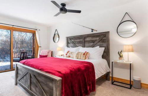 Basecamp Stays: Upscale Getaway Shuttle Hot Tubs - Foto 2