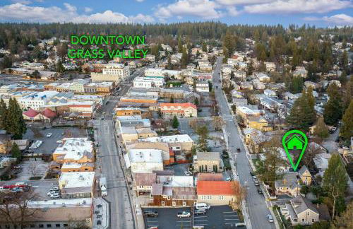 The Golden Parlor- Historic Victorian, Hot Tub - Foto 61