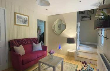 Warrenpoint Gate lodge - Photo 2