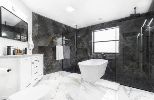 Modern Lakefront Home - Foto 16