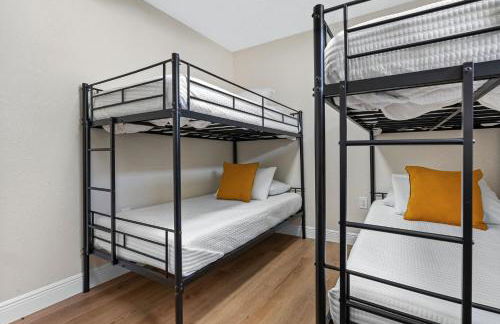 Stunning Tampa Stay Prime Location & Comfort! - Foto 38