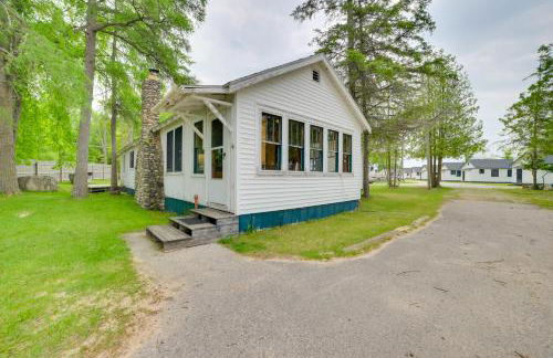 Steps to Lake Cedarville Cabin 12 with Shared Perks - Foto 20