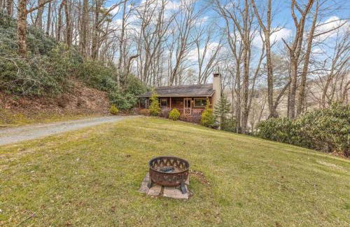 Charming Modern Cabin with Hiking Trails and Fire Pit - Foto 11