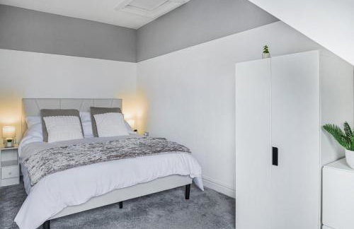 3BR Home with Garden & Free Parking - Foto 6