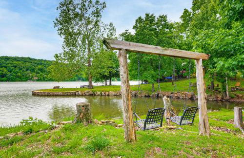 Hike, Swim and Fish Lakefront Cabin in Roach! - Foto 2