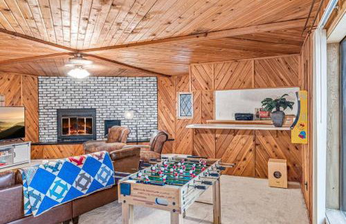 Hot Tub and Spacious Backyard Close to Lake! - Foto 12