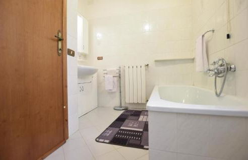 Cozy Home In Metato With Kitchen - Photo 28