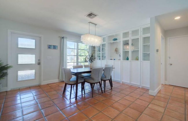 Steps to Beach Heated Pool - Foto 5