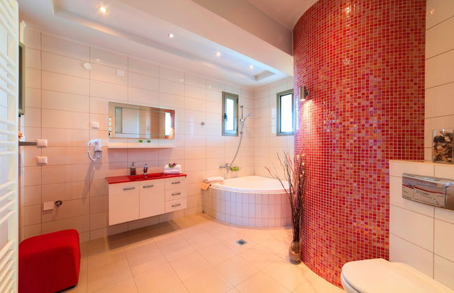 Secret Escape Villa With Heated Pool - Photo 12