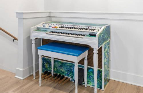 Modern House by Downtown with Garage and Fenced-in Yard - Foto 50