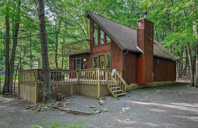 Hygge Home by Avantstay Deck for Outdoor Living, Fire Pit, Game Table - Photo 2